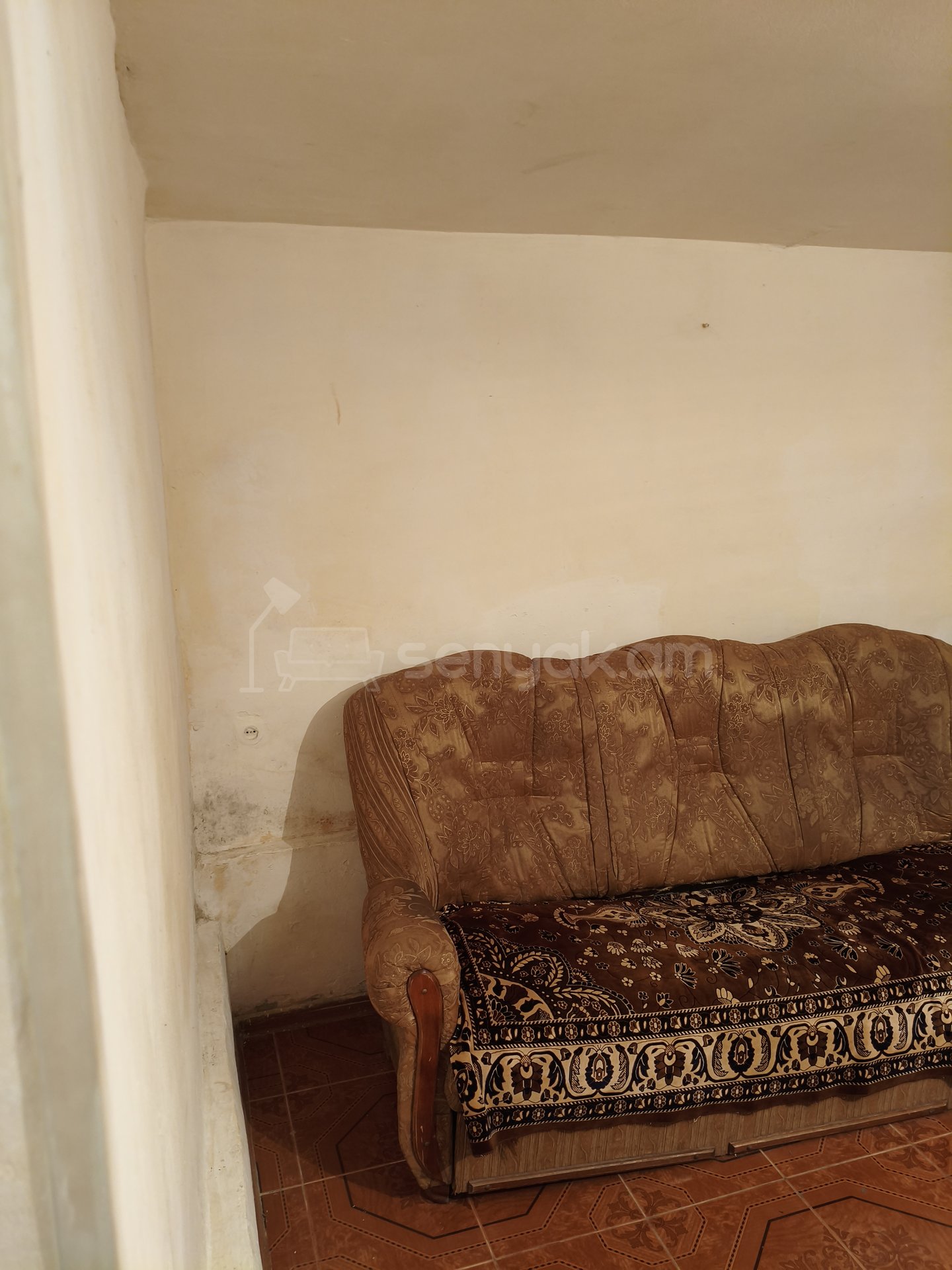 1 Սենյականոց Բնակարան Քարե Շենքում, 40քմ, 1/9 հարկ, Նորմալ Վիճակում, Կահավորված