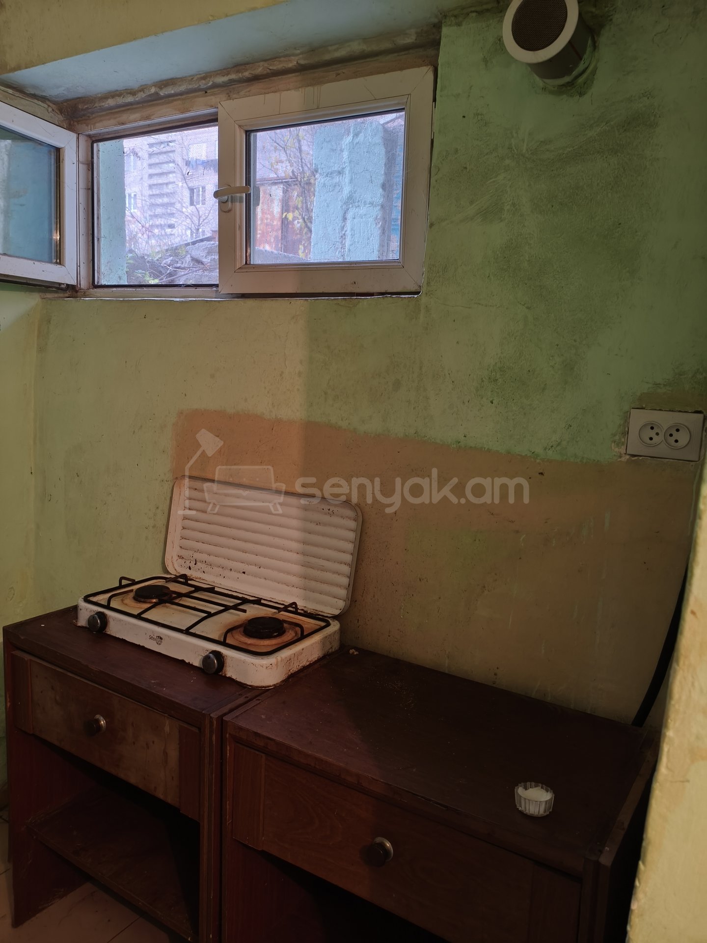 1 Սենյականոց Բնակարան Քարե Շենքում, 40քմ, 1/9 հարկ, Նորմալ Վիճակում, Կահավորված