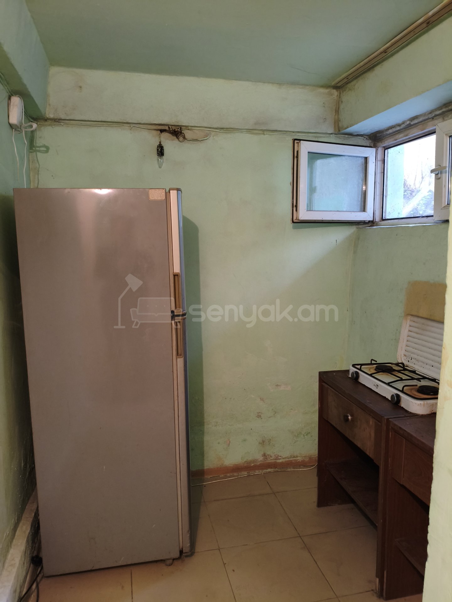 1 Սենյականոց Բնակարան Քարե Շենքում, 40քմ, 1/9 հարկ, Նորմալ Վիճակում, Կահավորված