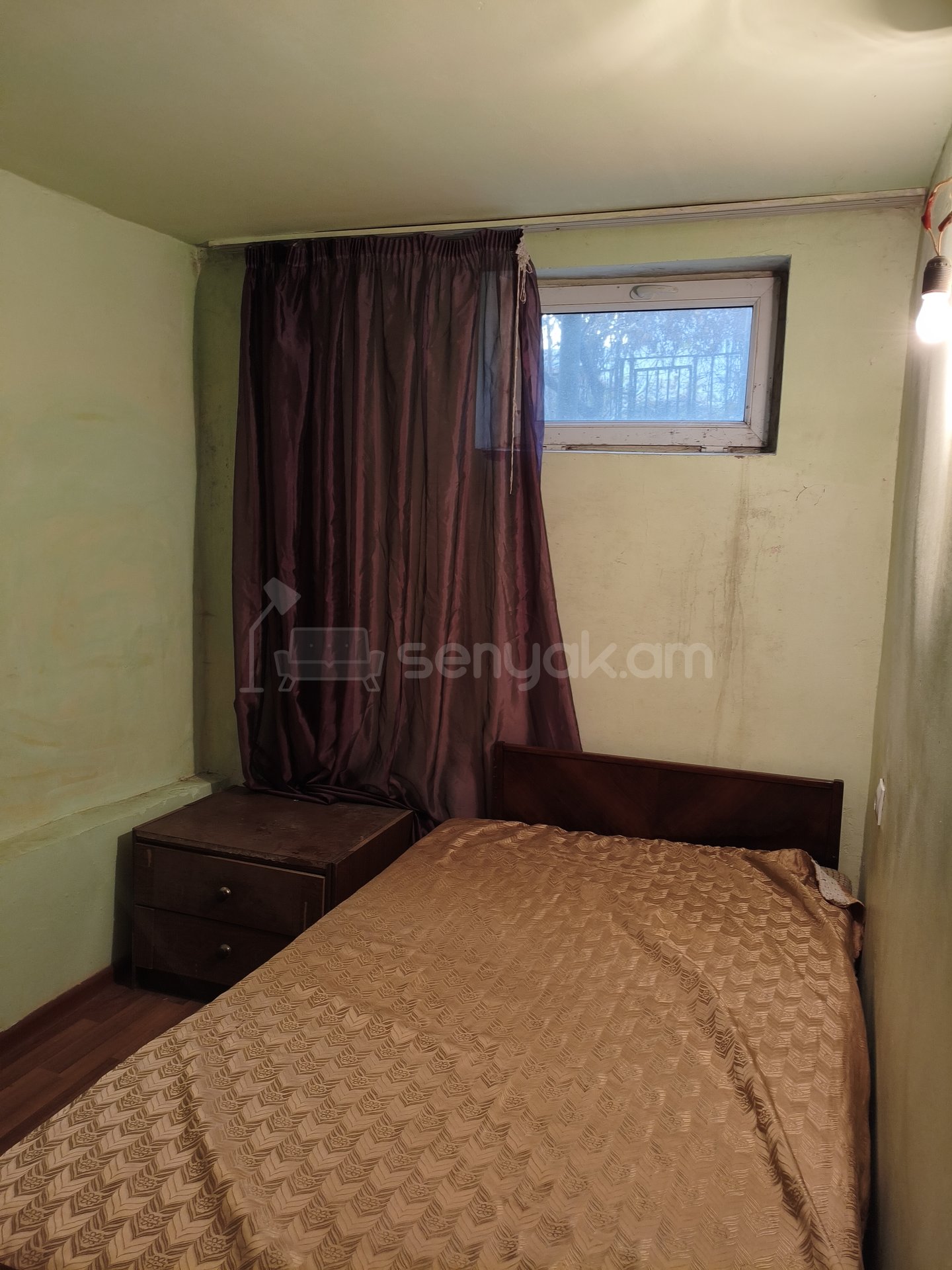 1 Սենյականոց Բնակարան Քարե Շենքում, 40քմ, 1/9 հարկ, Նորմալ Վիճակում, Կահավորված