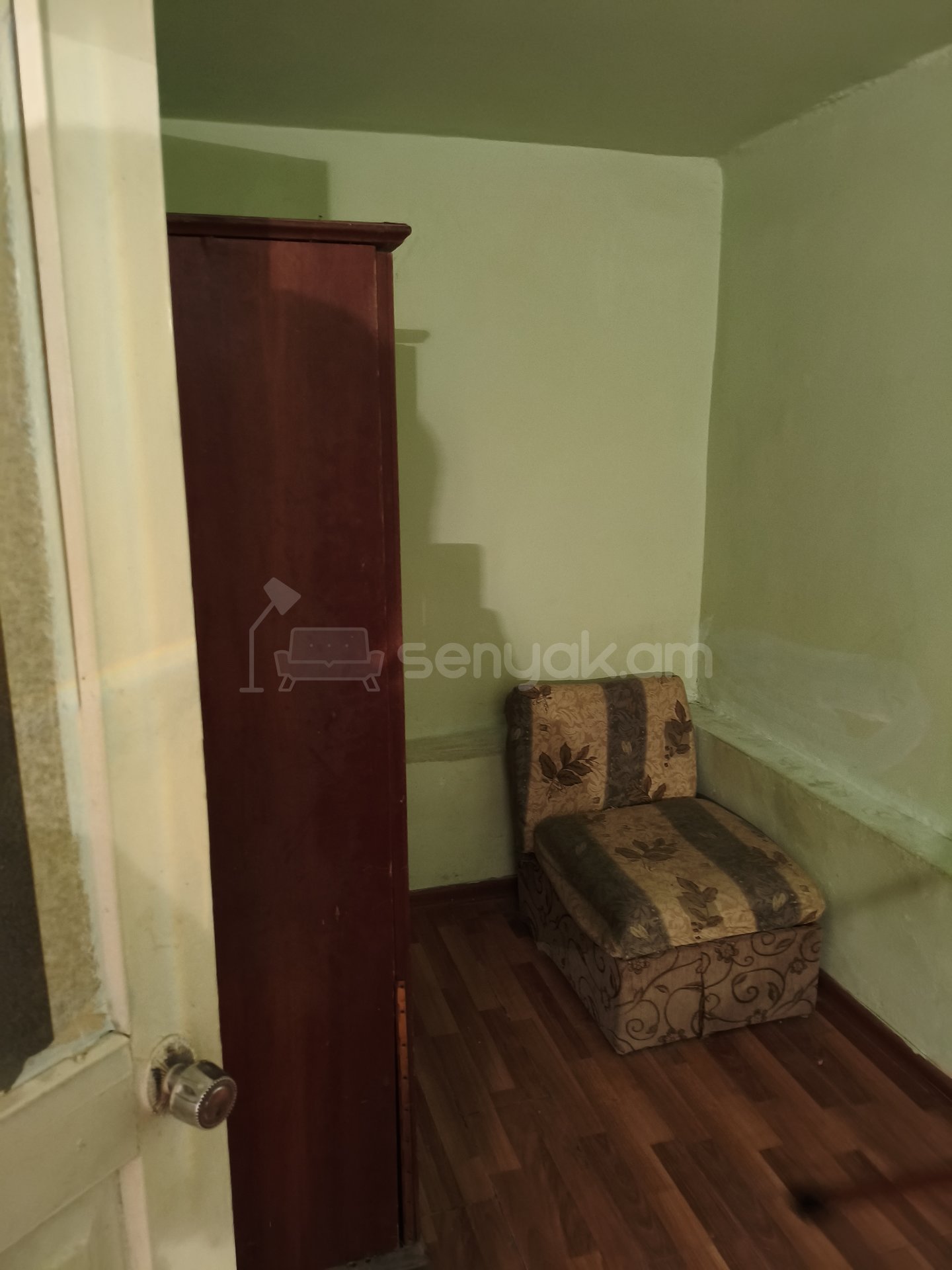 1 Սենյականոց Բնակարան Քարե Շենքում, 40քմ, 1/9 հարկ, Նորմալ Վիճակում, Կահավորված