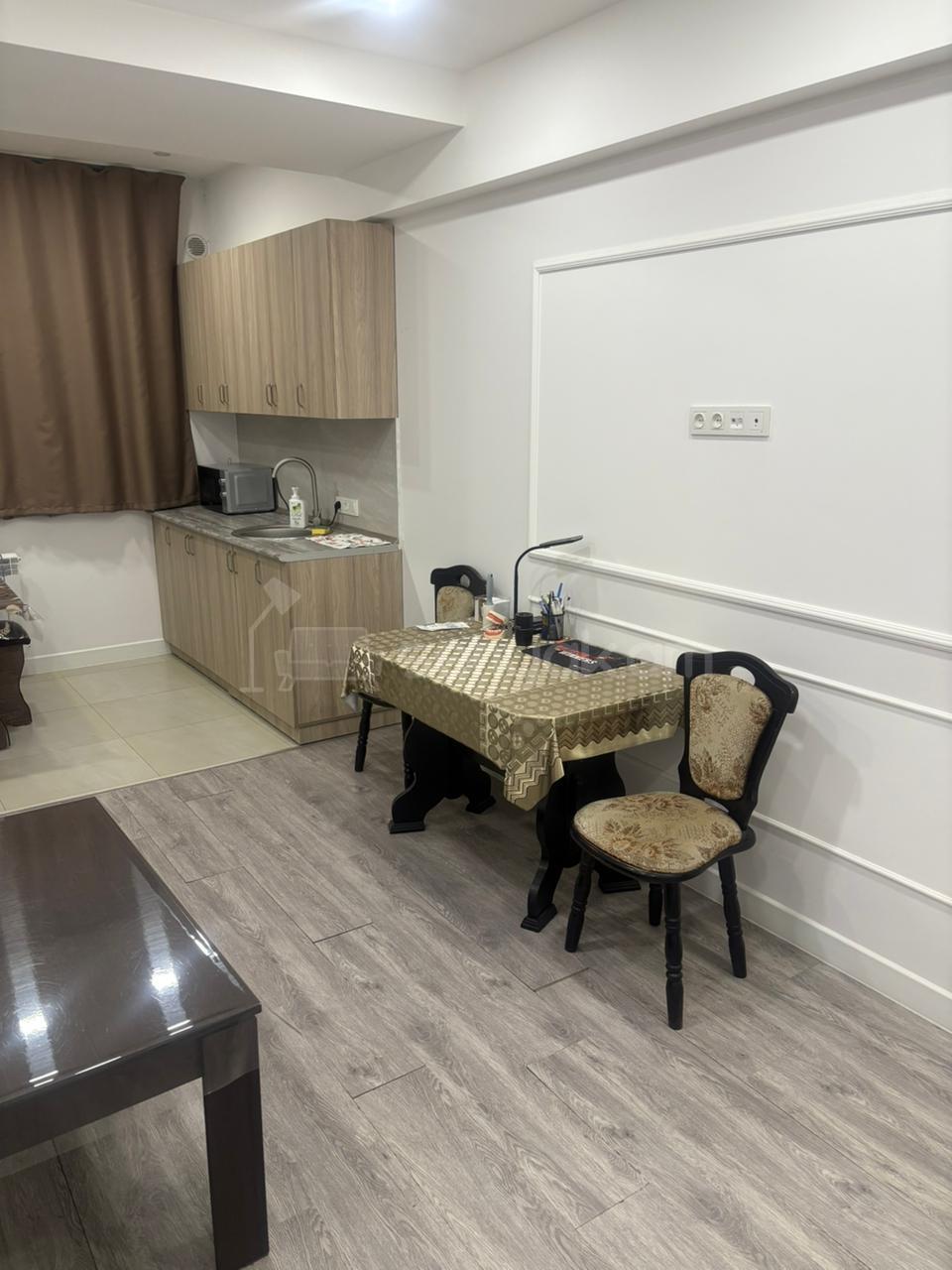 2 Սենյականոց Բնակարան Քարե Շենքում, 60քմ, 3/9 հարկ, Կապիտալ Վերանորոգված, Կահավորված, Արևկող