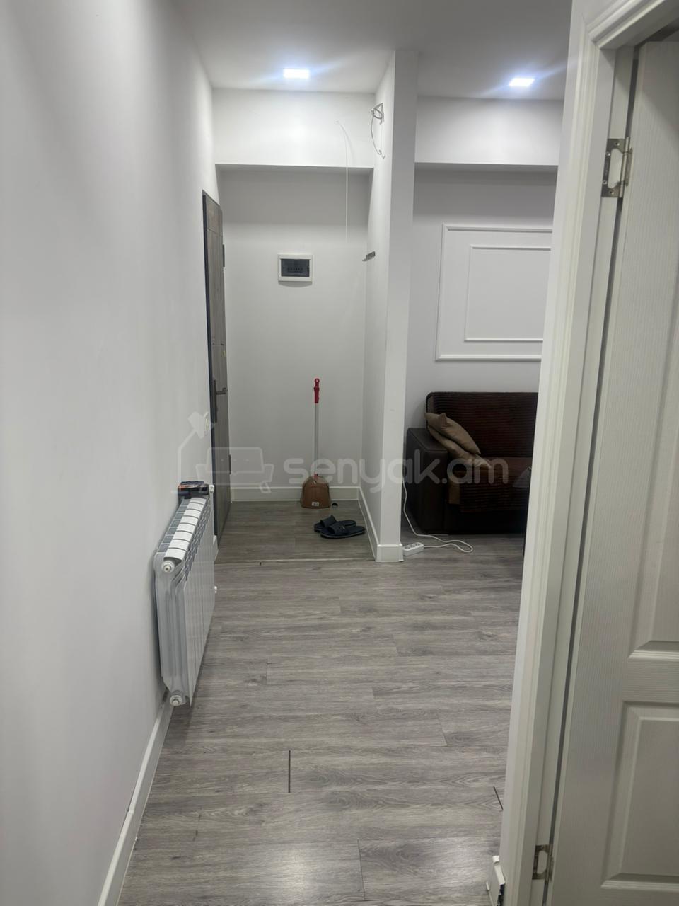 2 Սենյականոց Բնակարան Քարե Շենքում, 60քմ, 3/9 հարկ, Կապիտալ Վերանորոգված, Կահավորված, Արևկող