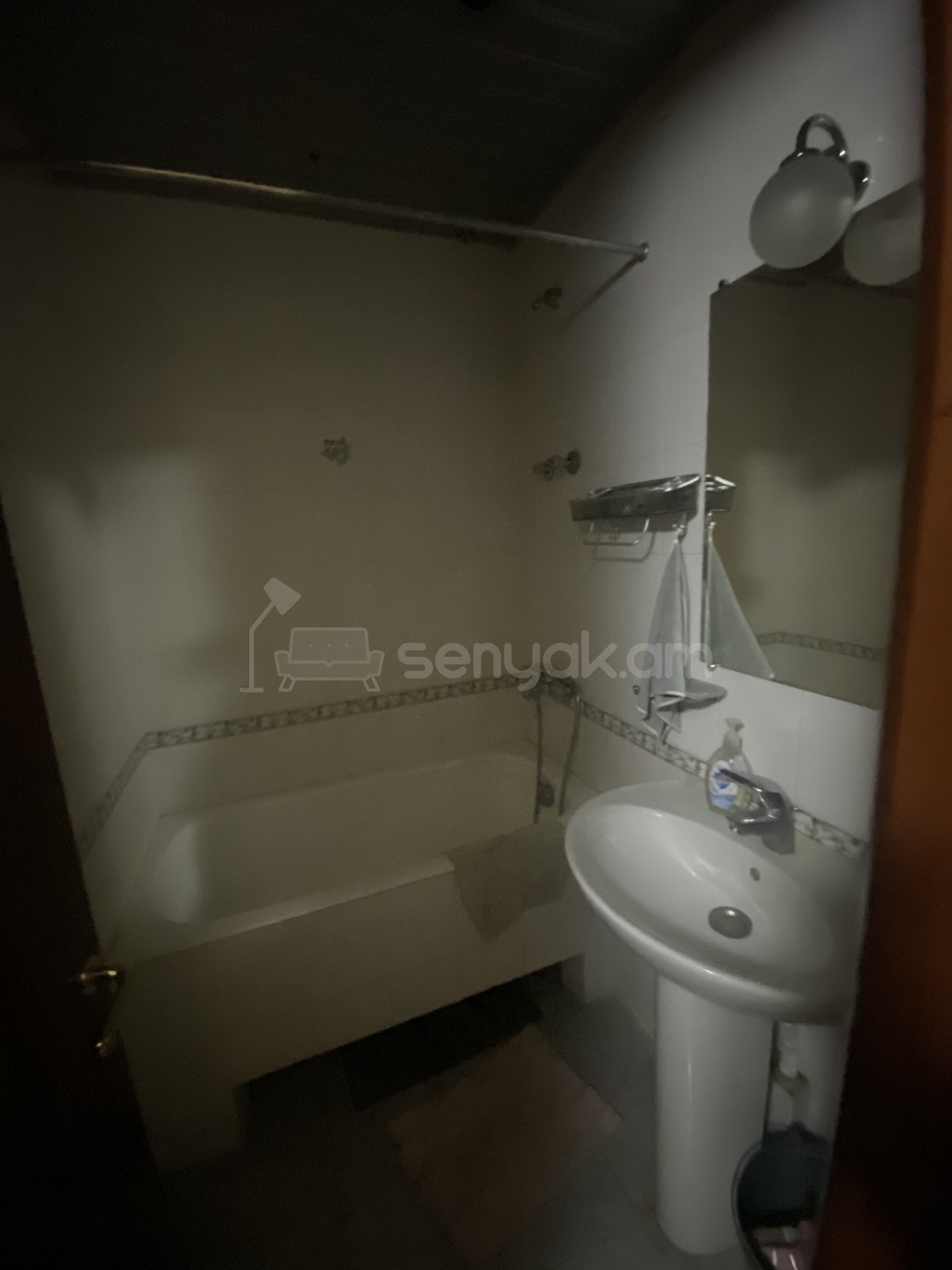 3 Սենյականոց Բնակարան Քարե Շենքում, 82քմ, 2/5 հարկ, Դիզայներական Վերանորոգված, Կահավորված, Արևկող