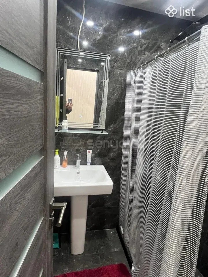 3 Սենյականոց Բնակարան Քարե Շենքում, 75քմ, 4/5 հարկ, Կապիտալ Վերանորոգված