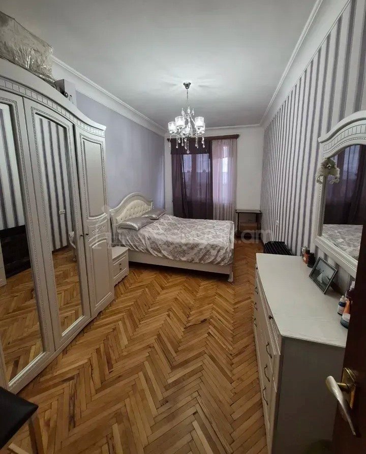 4 Սենյականոց Բնակարան Քարե Շենքում, 85քմ, 5/5 հարկ, Կապիտալ Վերանորոգված