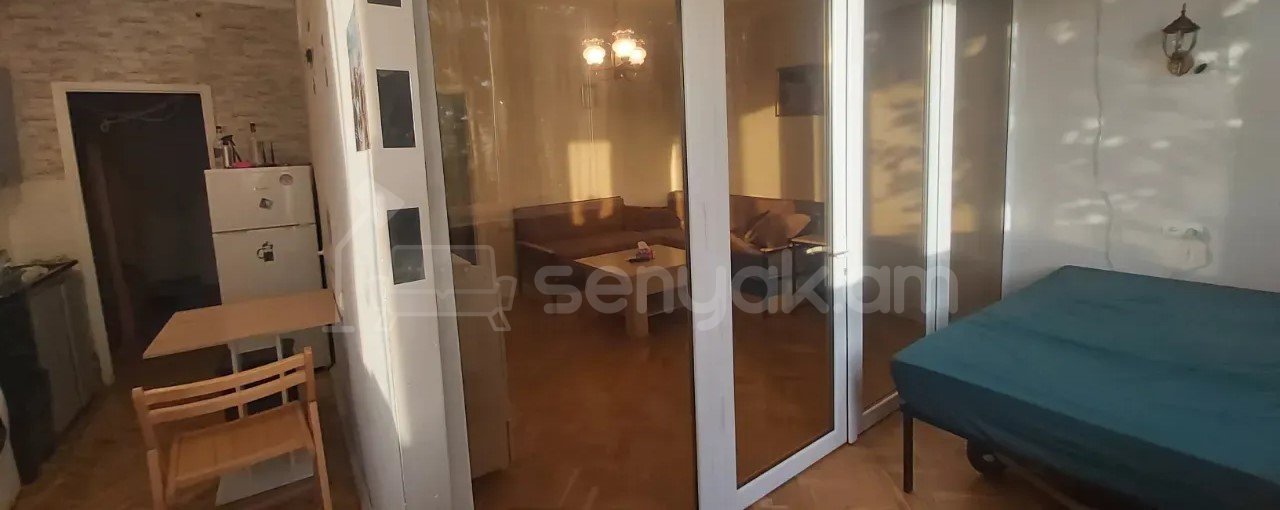 2 Սենյականոց Բնակարան Քարե Շենքում, 50քմ, 4/5 հարկ, Նորմալ Վիճակում