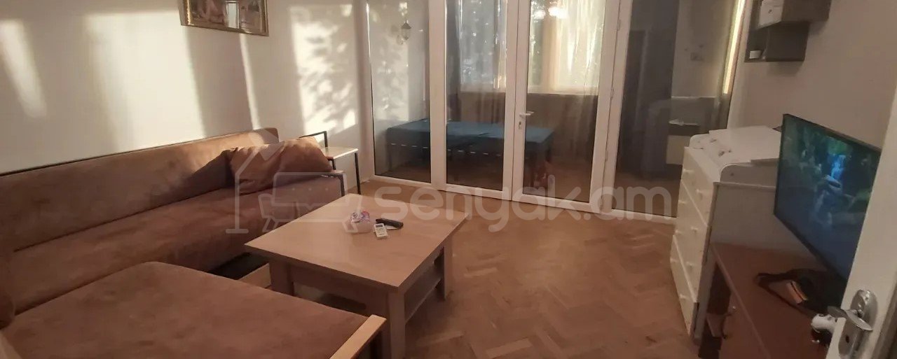 2 Սենյականոց Բնակարան Քարե Շենքում, 50քմ, 4/5 հարկ, Նորմալ Վիճակում