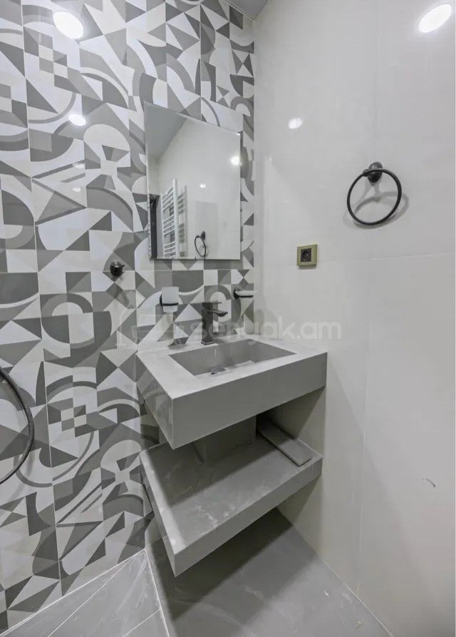 2 Սենյականոց Բնակարան, 42քմ, 2/9 հարկ, Կապիտալ Վերանորոգված