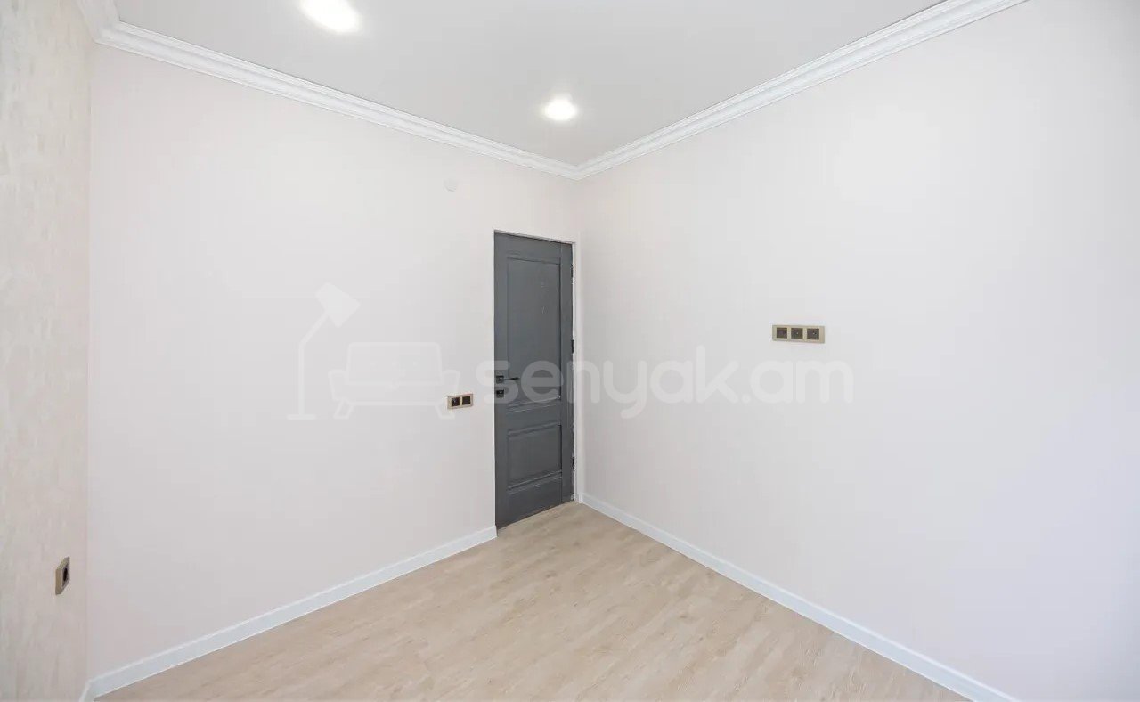 2 Սենյականոց Բնակարան, 42քմ, 2/9 հարկ, Կապիտալ Վերանորոգված