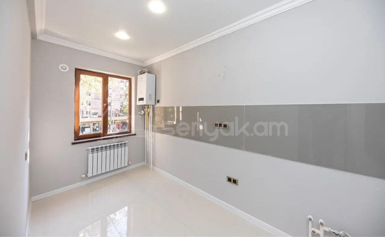 2 Սենյականոց Բնակարան, 42քմ, 2/9 հարկ, Կապիտալ Վերանորոգված