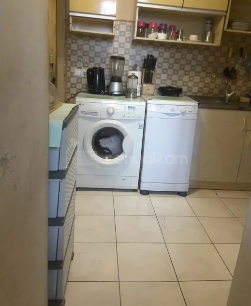 2 Սենյականոց Բնակարան Քարե Շենքում, 61քմ, 2/5 հարկ, Պետական Վիճակում