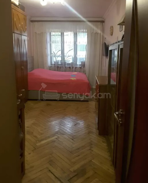 2 Սենյականոց Բնակարան Քարե Շենքում, 61քմ, 2/5 հարկ, Պետական Վիճակում