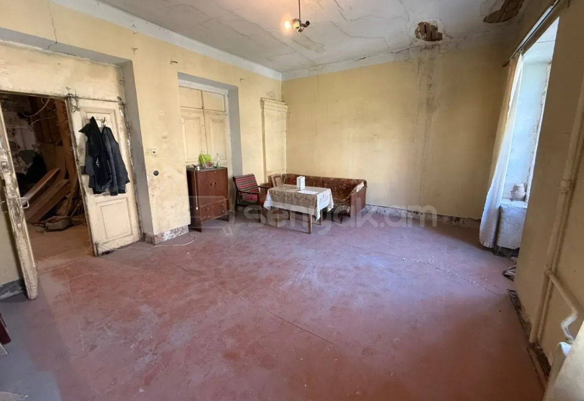 3 Սենյականոց Բնակարան Քարե Շենքում, 130քմ, 3/4 հարկ, Զրոյական Վիճակում