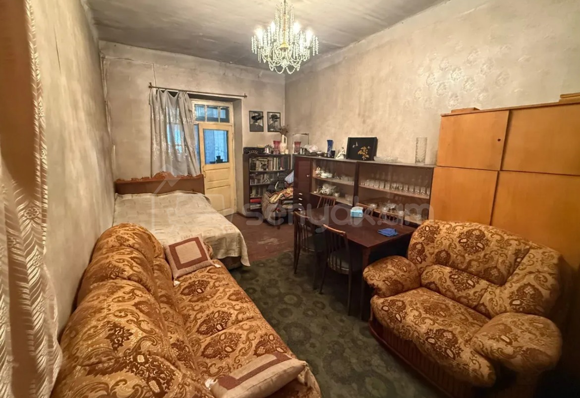 3 Սենյականոց Բնակարան Քարե Շենքում, 130քմ, 3/4 հարկ, Զրոյական Վիճակում