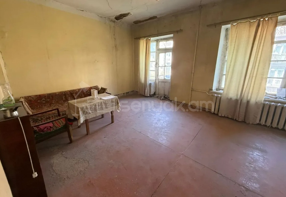 3 Սենյականոց Բնակարան Քարե Շենքում, 130քմ, 3/4 հարկ, Զրոյական Վիճակում