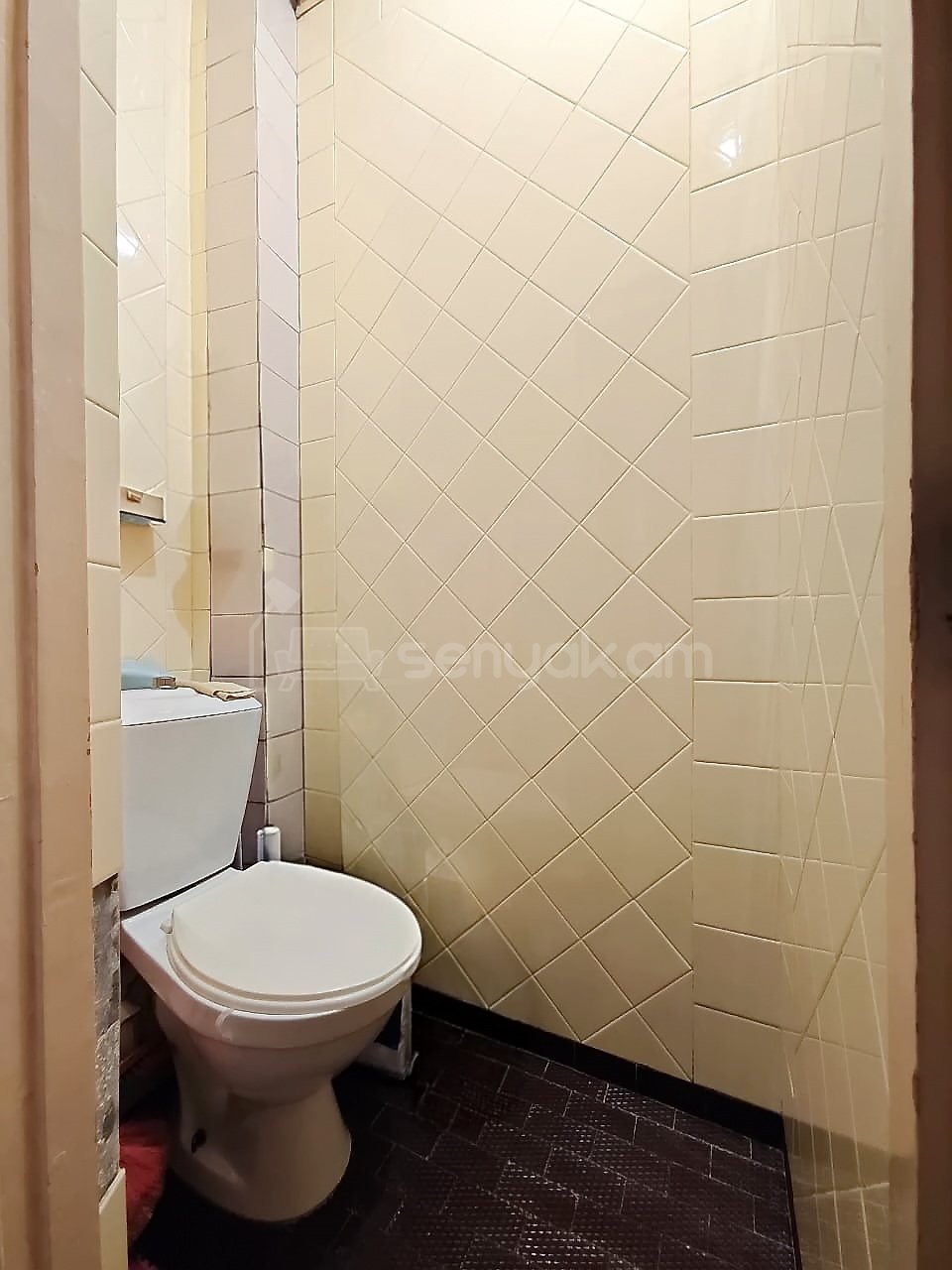 2 Սենյականոց Բնակարան Քարե Շենքում, 72քմ, 1/7 հարկ, Նորմալ Վիճակում