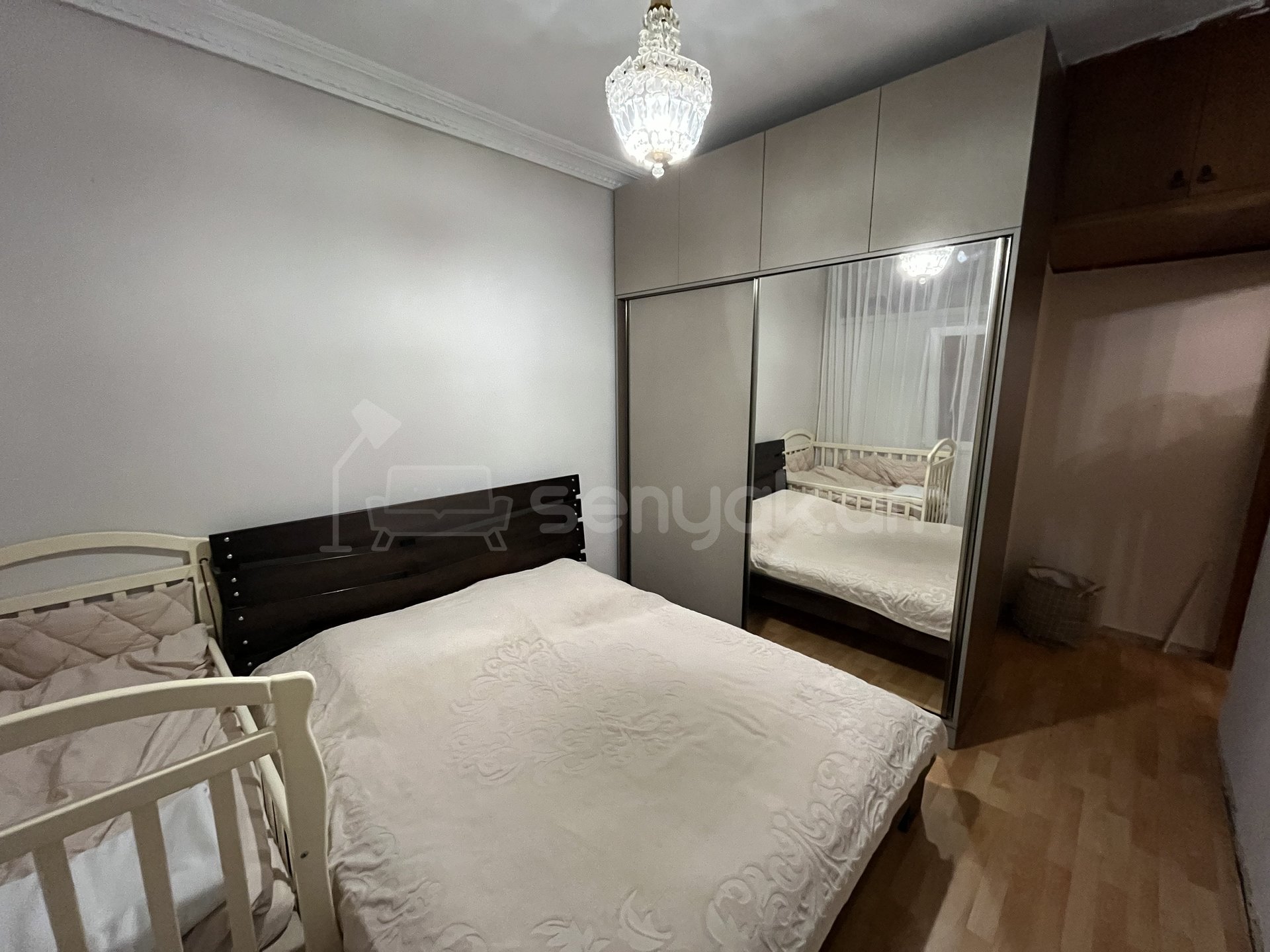 3 Սենյականոց Բնակարան Քարե Շենքում, 48քմ, 1/5 հարկ, Նորմալ Վիճակում