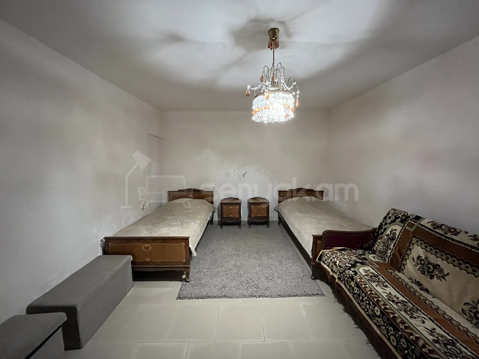 3 Սենյականոց Բնակարան Քարե Շենքում, 48քմ, 1/5 հարկ, Նորմալ Վիճակում