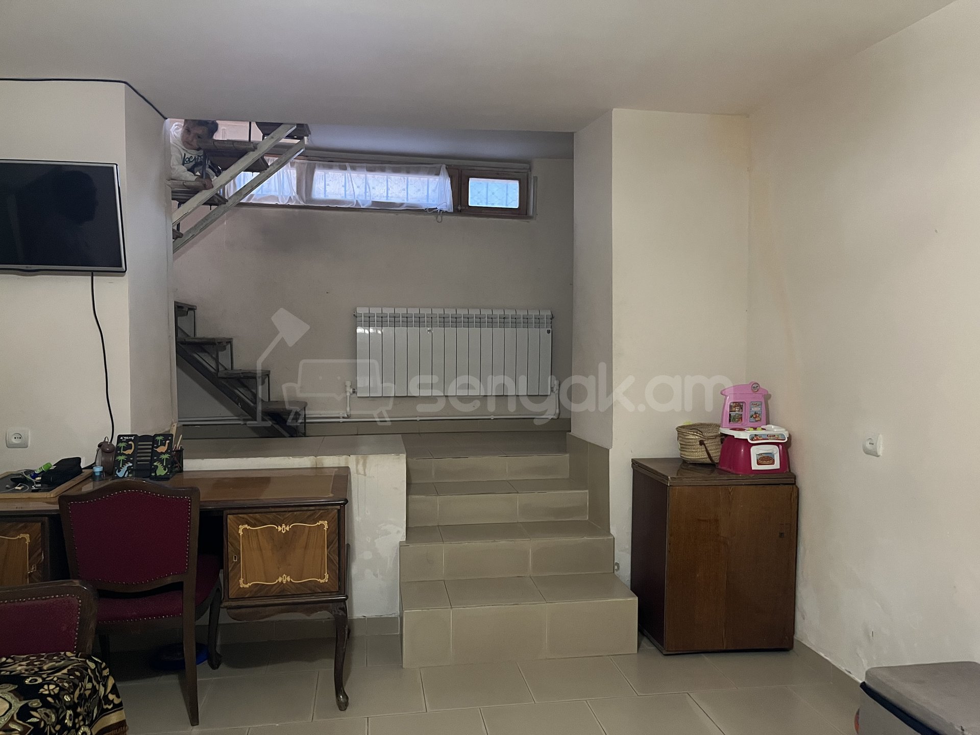 3 Սենյականոց Բնակարան Քարե Շենքում, 48քմ, 1/5 հարկ, Նորմալ Վիճակում