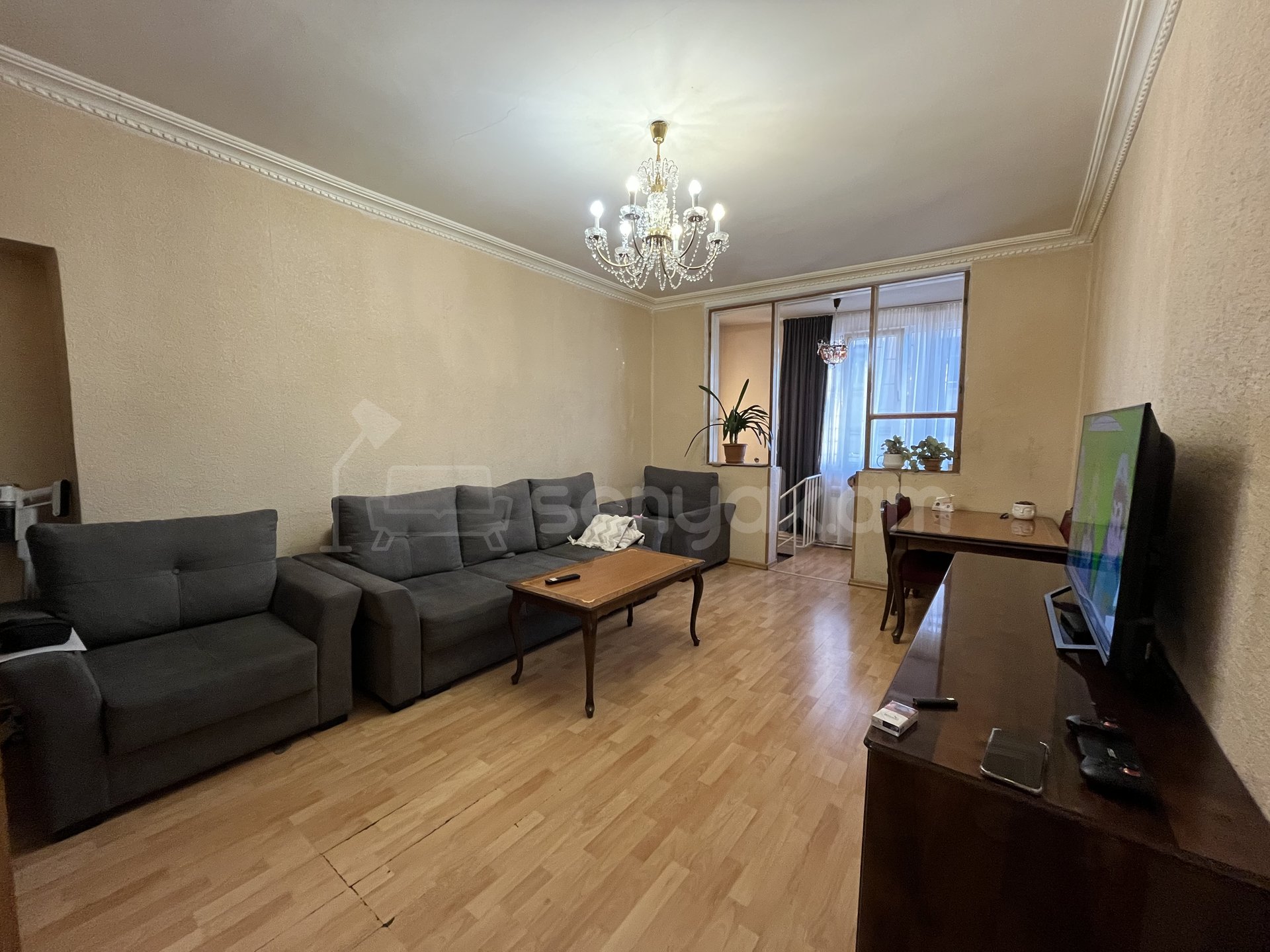 3 Սենյականոց Բնակարան Քարե Շենքում, 48քմ, 1/5 հարկ, Նորմալ Վիճակում