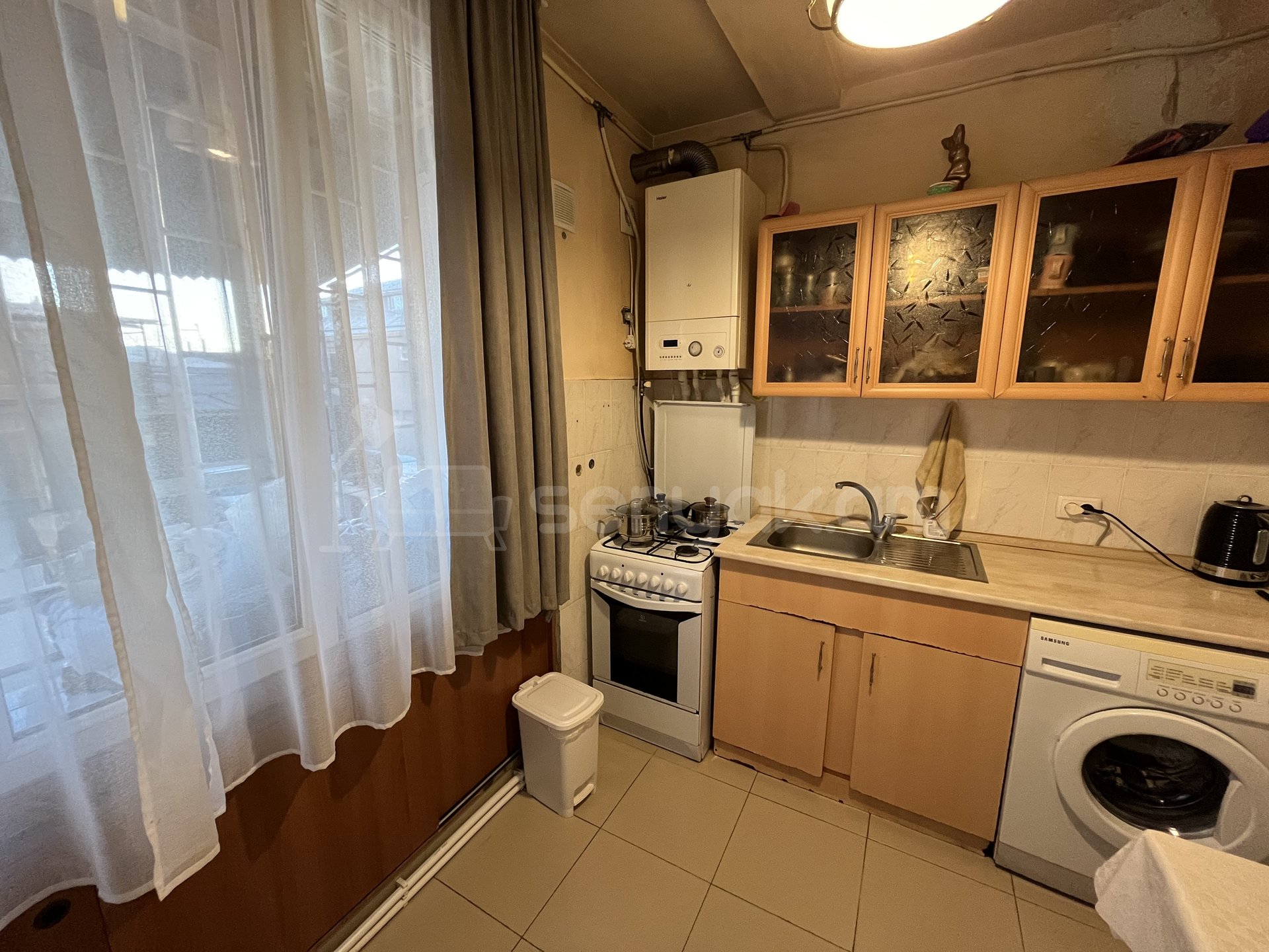 3 Սենյականոց Բնակարան Քարե Շենքում, 48քմ, 1/5 հարկ, Նորմալ Վիճակում