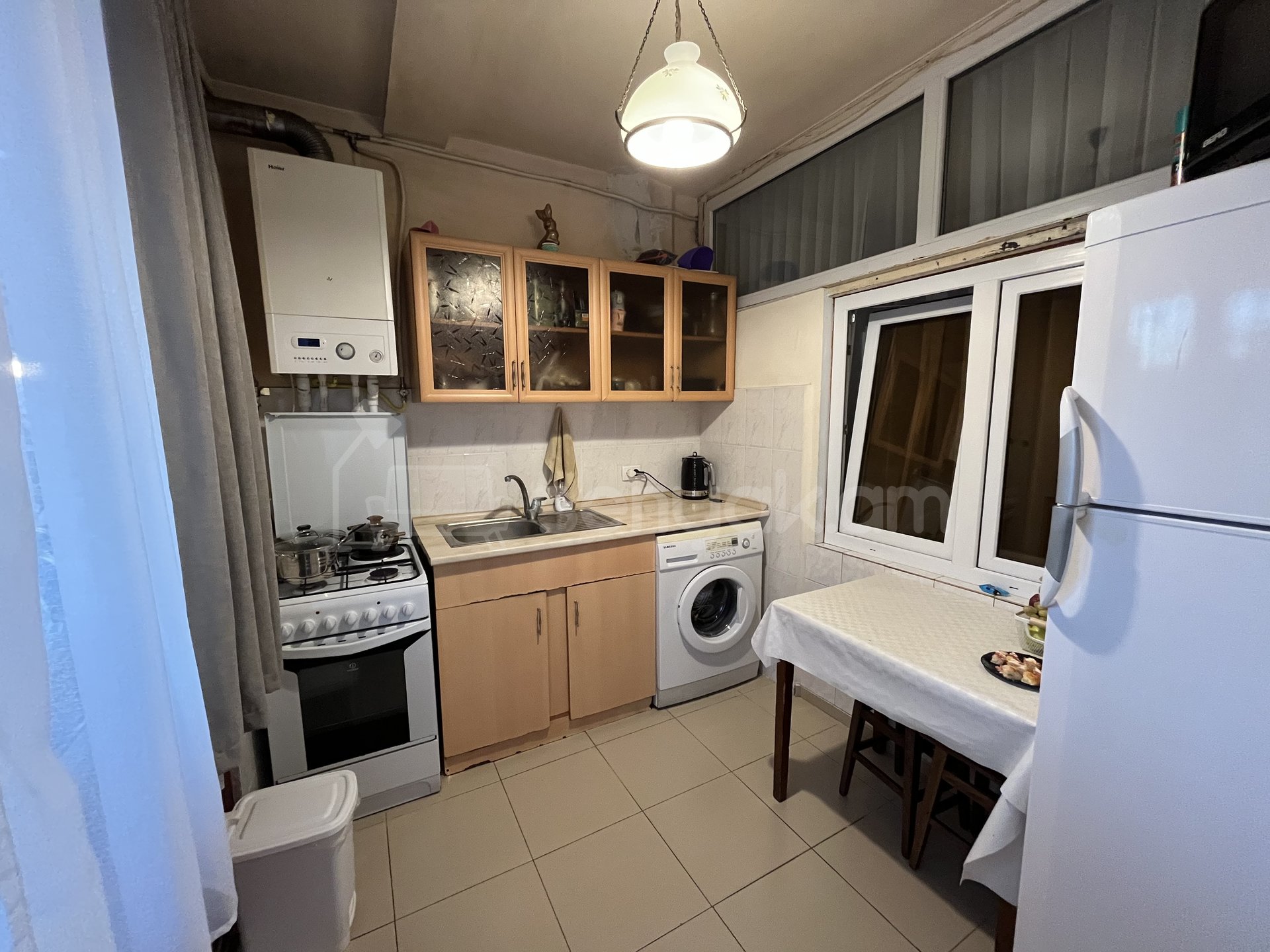 3 Սենյականոց Բնակարան Քարե Շենքում, 48քմ, 1/5 հարկ, Նորմալ Վիճակում