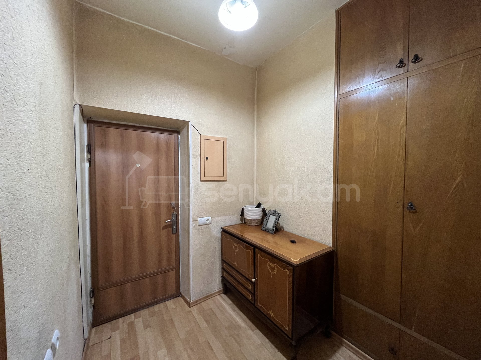 3 Սենյականոց Բնակարան Քարե Շենքում, 48քմ, 1/5 հարկ, Նորմալ Վիճակում