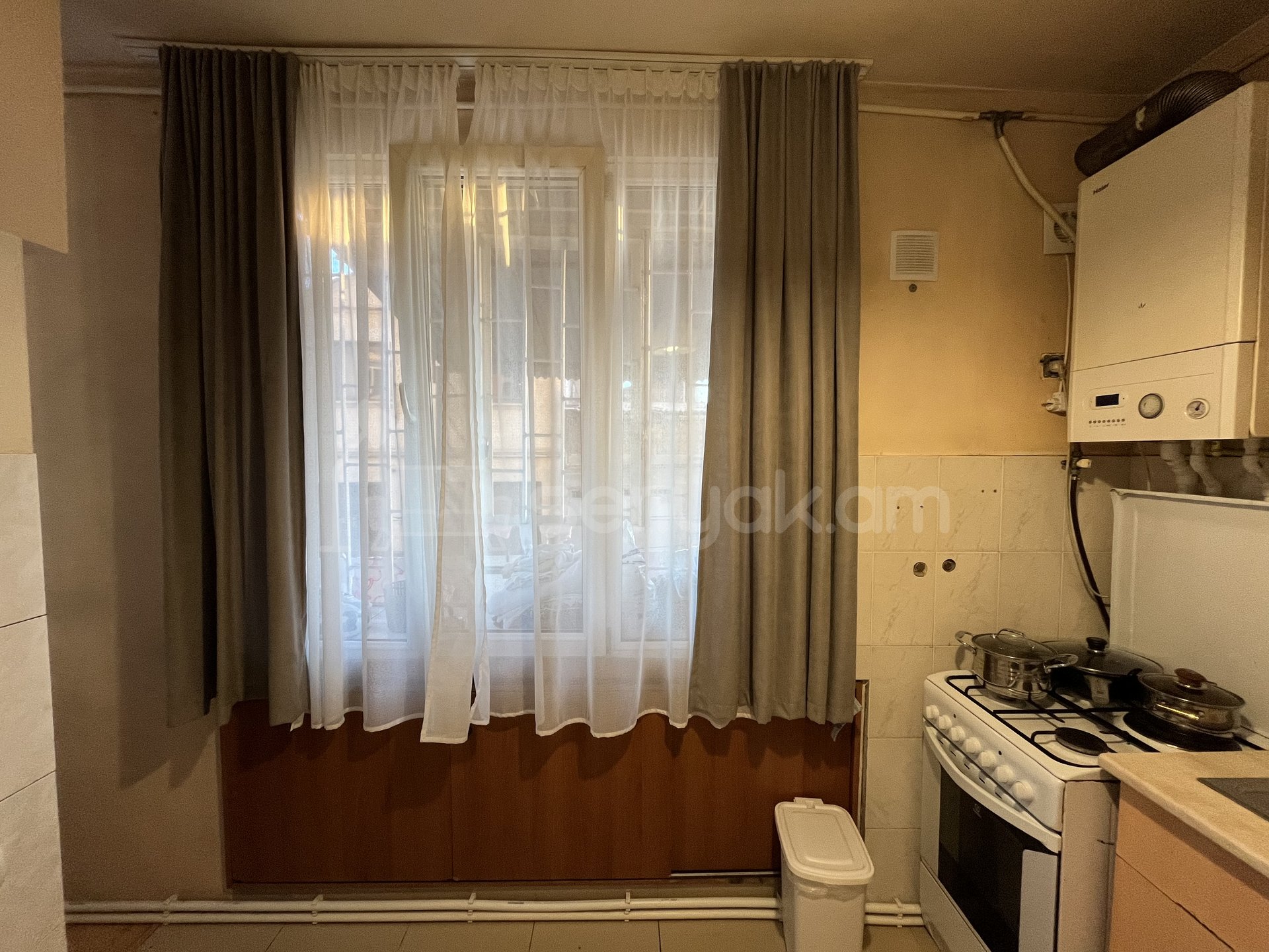 3 Սենյականոց Բնակարան Քարե Շենքում, 48քմ, 1/5 հարկ, Նորմալ Վիճակում