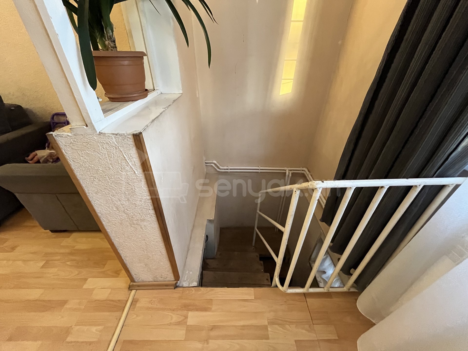 3 Սենյականոց Բնակարան Քարե Շենքում, 48քմ, 1/5 հարկ, Նորմալ Վիճակում