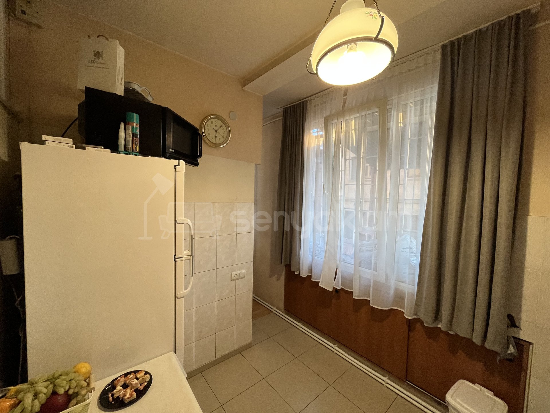 3 Սենյականոց Բնակարան Քարե Շենքում, 48քմ, 1/5 հարկ, Նորմալ Վիճակում