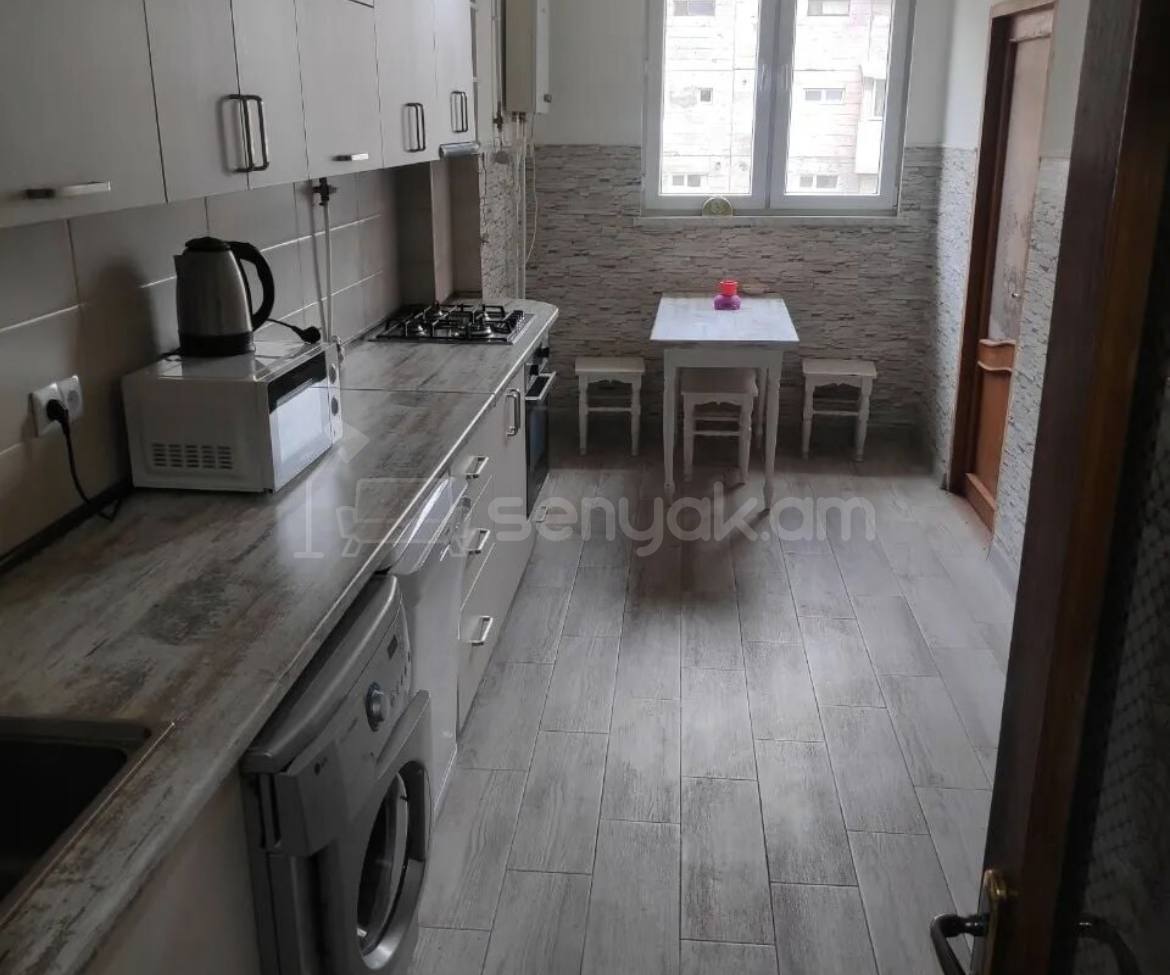 2 Սենյականոց Բնակարան Քարե Շենքում, 67քմ, 7/9 հարկ, Նորմալ Վիճակում, Կահավորված