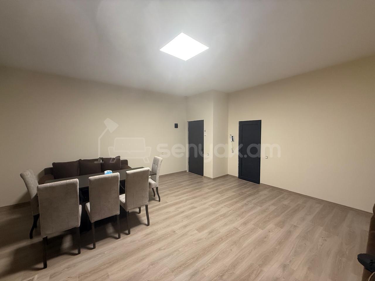 3 Սենյականոց Բնակարան Նորակառույցում, 65քմ, 2/2 հարկ, Նորմալ Վիճակում, Կահավորված, Արևկող