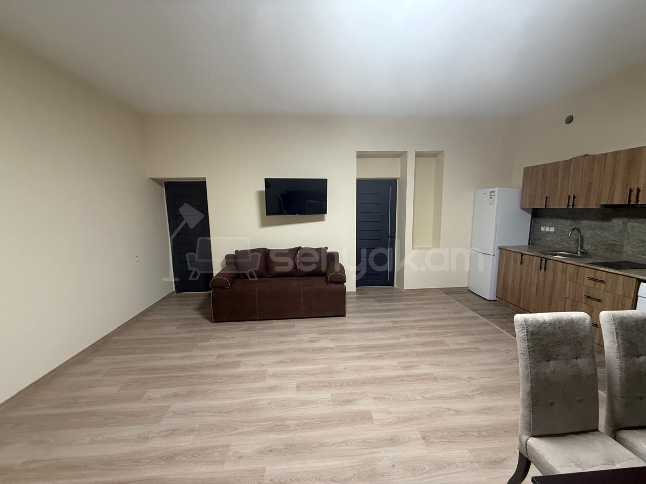 3 Սենյականոց Բնակարան Նորակառույցում, 65քմ, 2/2 հարկ, Նորմալ Վիճակում, Կահավորված, Արևկող