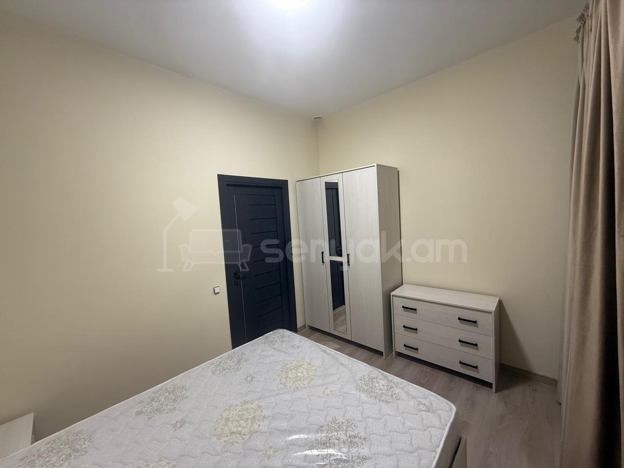 3 Սենյականոց Բնակարան Նորակառույցում, 65քմ, 2/2 հարկ, Նորմալ Վիճակում, Կահավորված, Արևկող