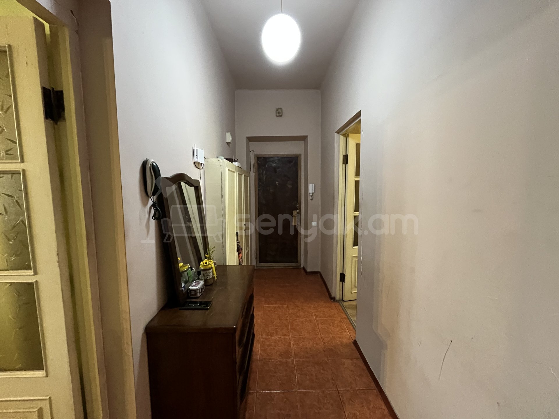 3 Սենյականոց Բնակարան Քարե Շենքում, 59քմ, 4/5 հարկ, Նորմալ Վիճակում