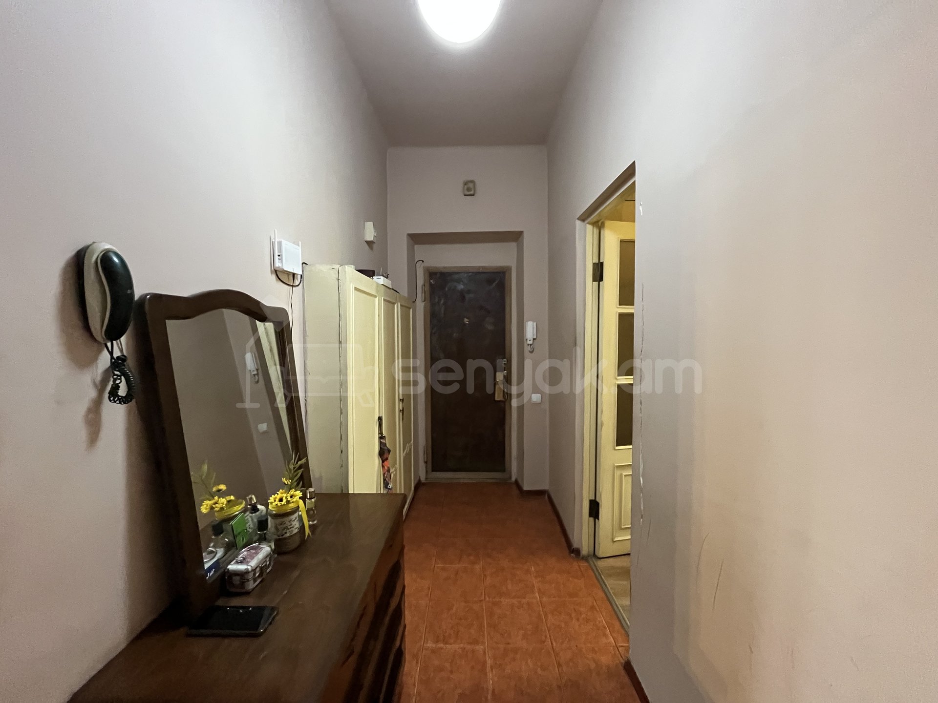 3 Սենյականոց Բնակարան Քարե Շենքում, 59քմ, 4/5 հարկ, Նորմալ Վիճակում