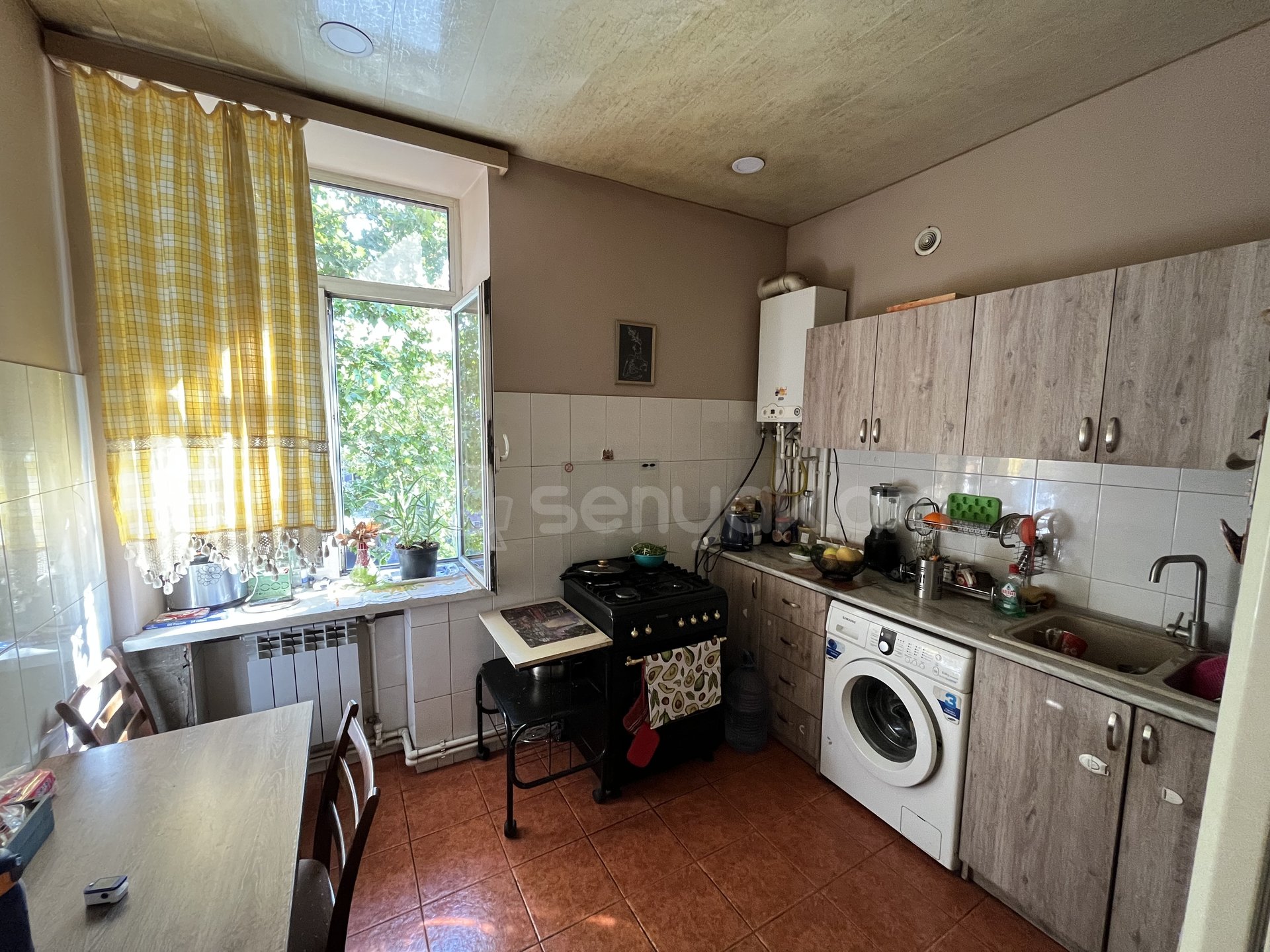 3 Սենյականոց Բնակարան Քարե Շենքում, 59քմ, 4/5 հարկ, Նորմալ Վիճակում