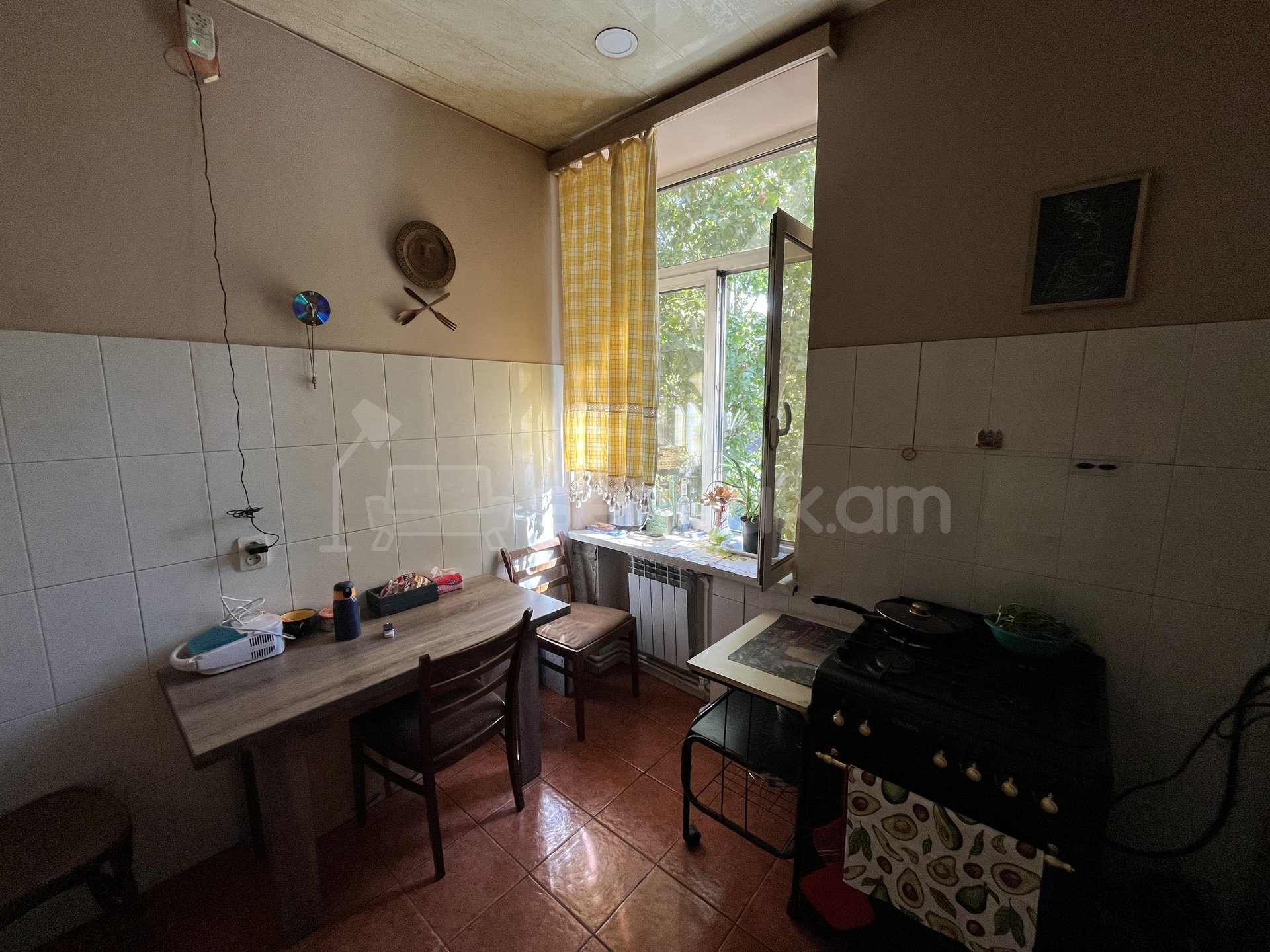 3 Սենյականոց Բնակարան Քարե Շենքում, 59քմ, 4/5 հարկ, Նորմալ Վիճակում