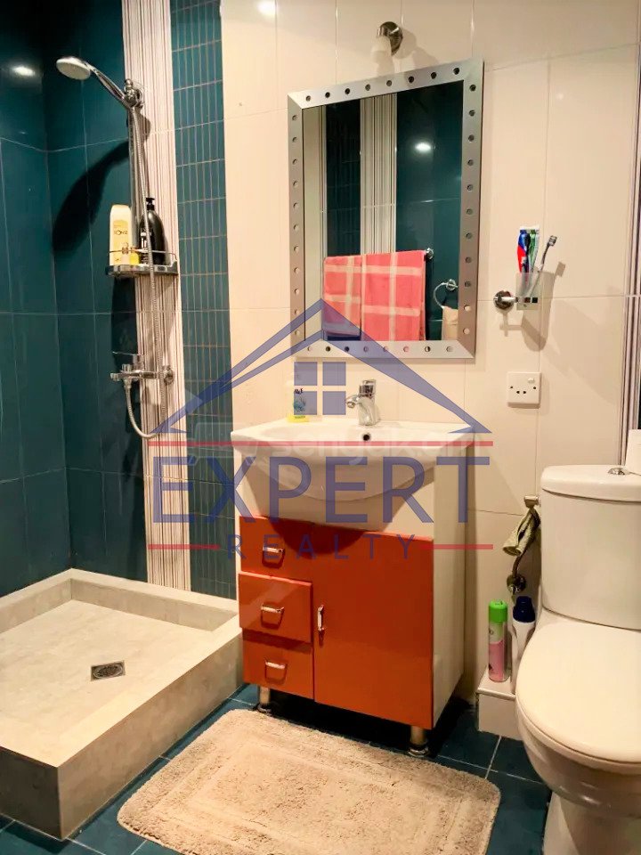 3 Սենյականոց Բնակարան Քարե Շենքում, 72քմ, 5/5 հարկ, Նորմալ Վիճակում