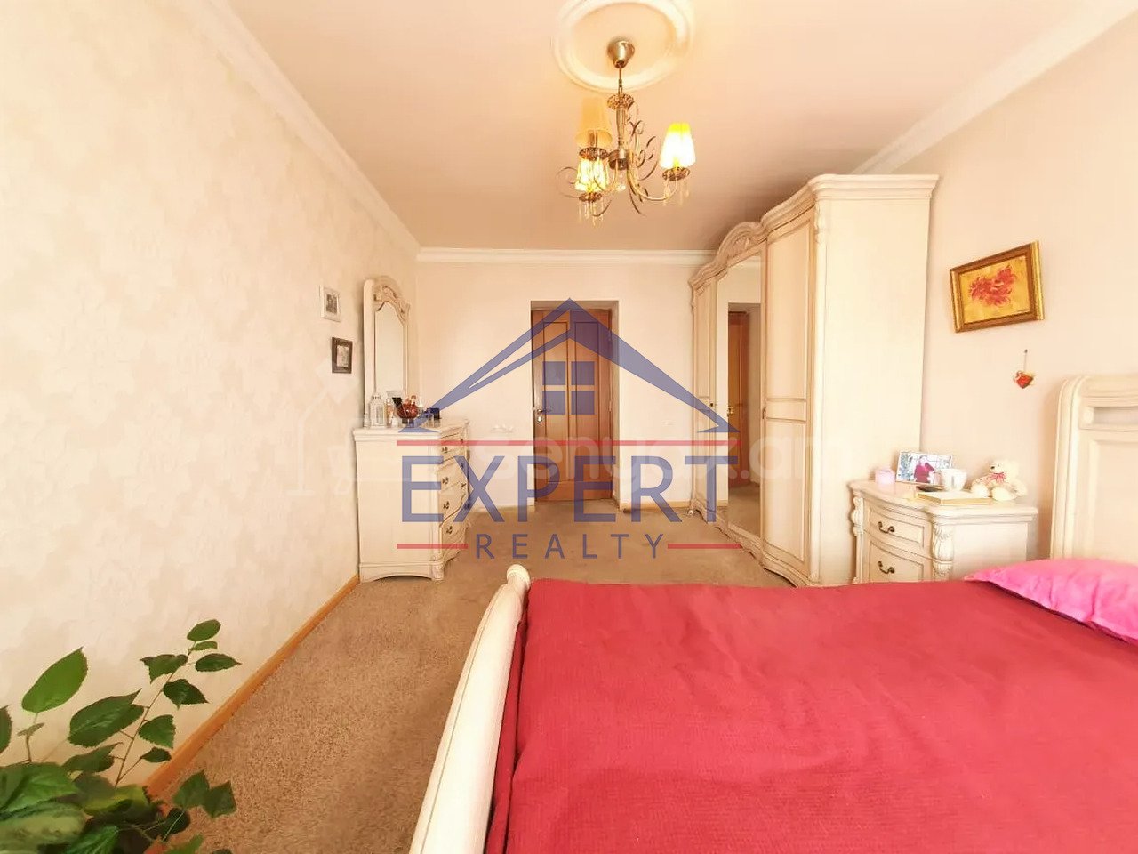 3 Սենյականոց Բնակարան Քարե Շենքում, 72քմ, 5/5 հարկ, Նորմալ Վիճակում