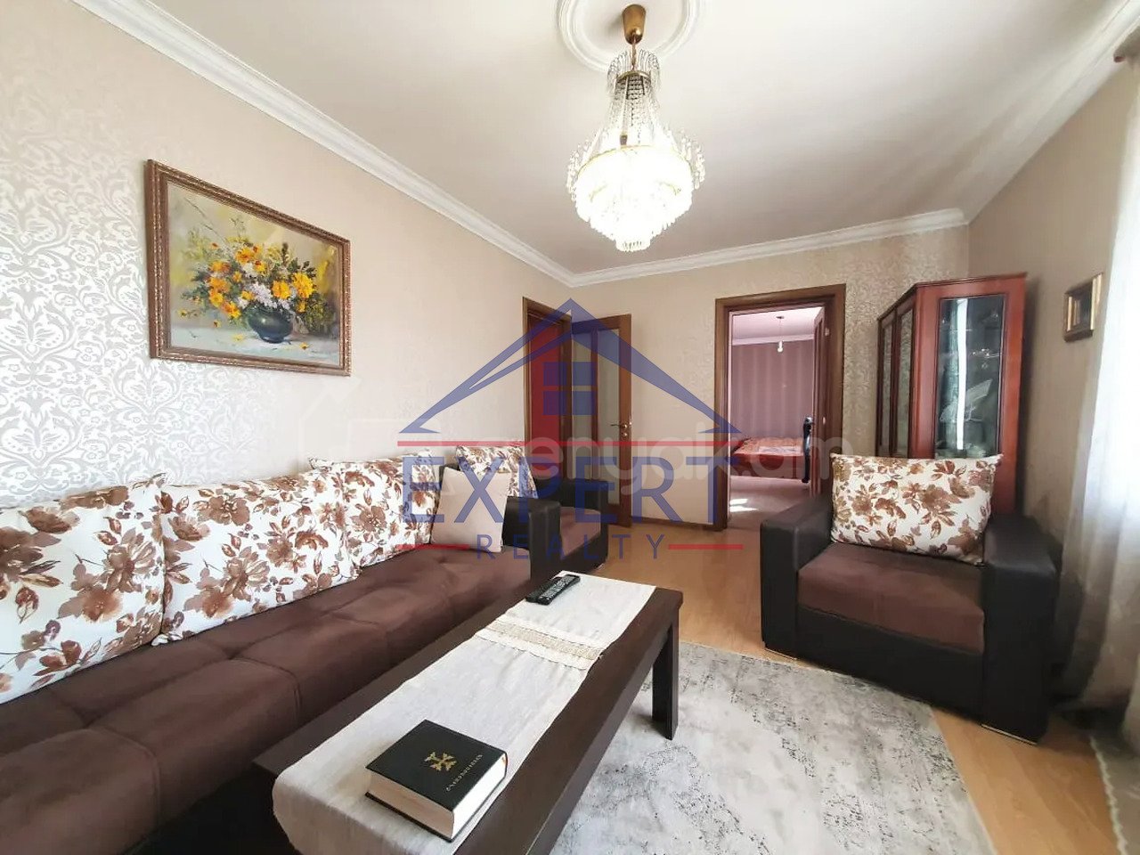 3 Սենյականոց Բնակարան Քարե Շենքում, 72քմ, 5/5 հարկ, Նորմալ Վիճակում