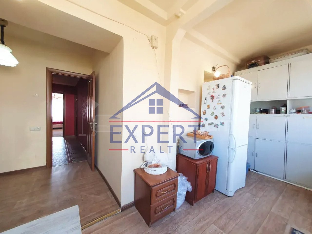 3 Սենյականոց Բնակարան Քարե Շենքում, 72քմ, 5/5 հարկ, Նորմալ Վիճակում