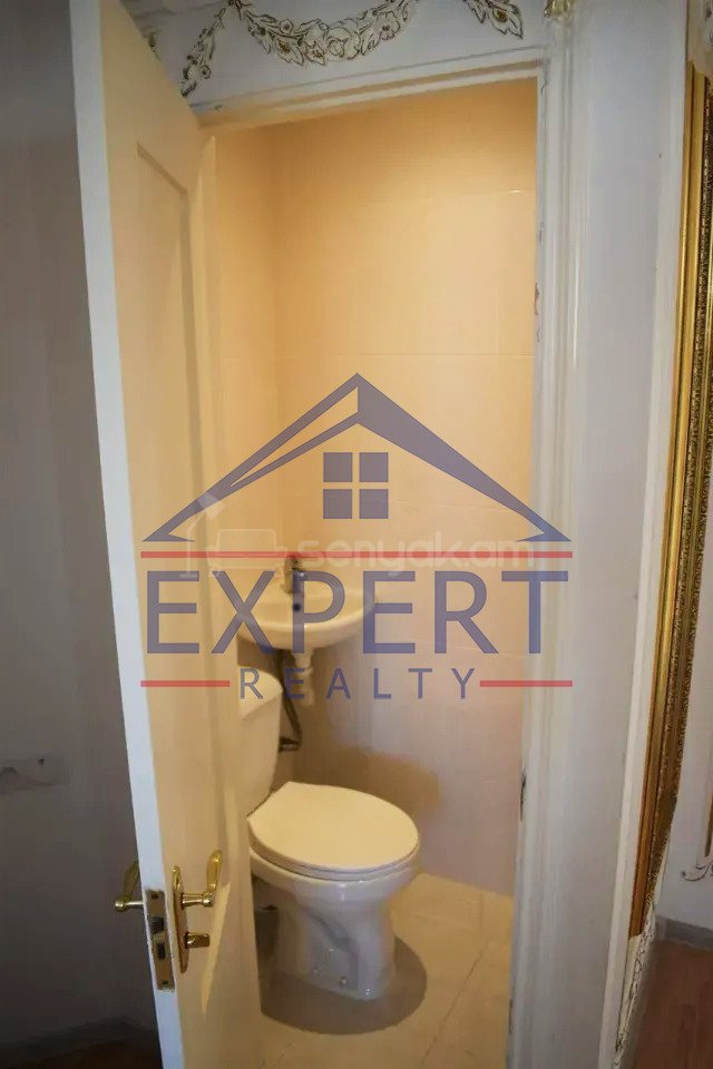 3 Սենյականոց Բնակարան, 74քմ, 6/9 հարկ, Նորմալ Վիճակում