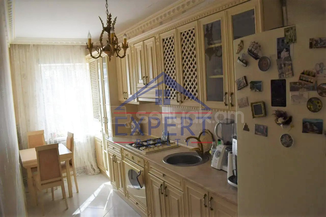 3 Սենյականոց Բնակարան, 74քմ, 6/9 հարկ, Նորմալ Վիճակում