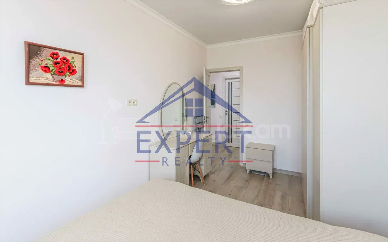 2 Սենյականոց Բնակարան Քարե Շենքում, 44քմ, 5/5 հարկ, Կապիտալ Վերանորոգված