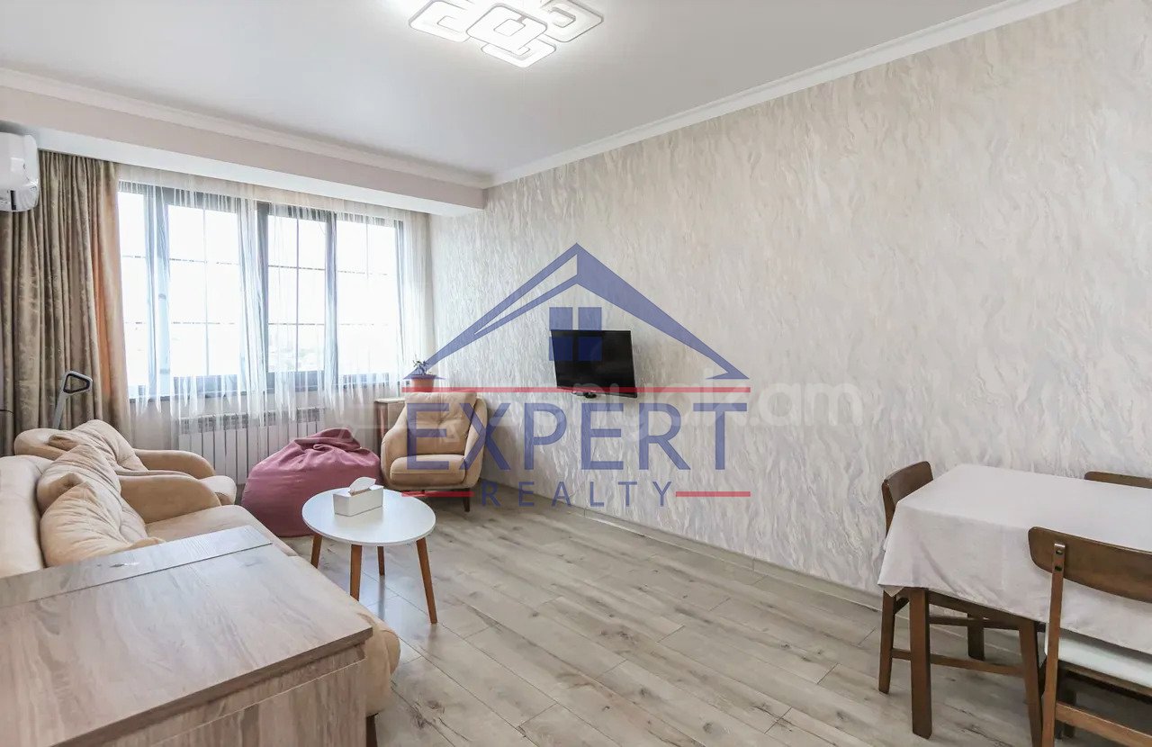 2 Սենյականոց Բնակարան Քարե Շենքում, 44քմ, 5/5 հարկ, Կապիտալ Վերանորոգված