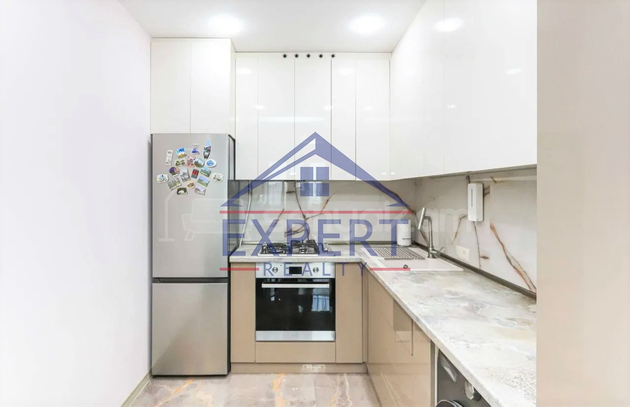 2 Սենյականոց Բնակարան Քարե Շենքում, 44քմ, 5/5 հարկ, Կապիտալ Վերանորոգված