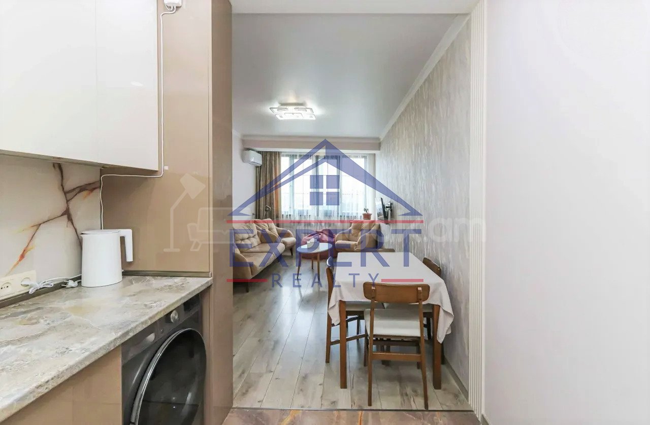 2 Սենյականոց Բնակարան Քարե Շենքում, 44քմ, 5/5 հարկ, Կապիտալ Վերանորոգված