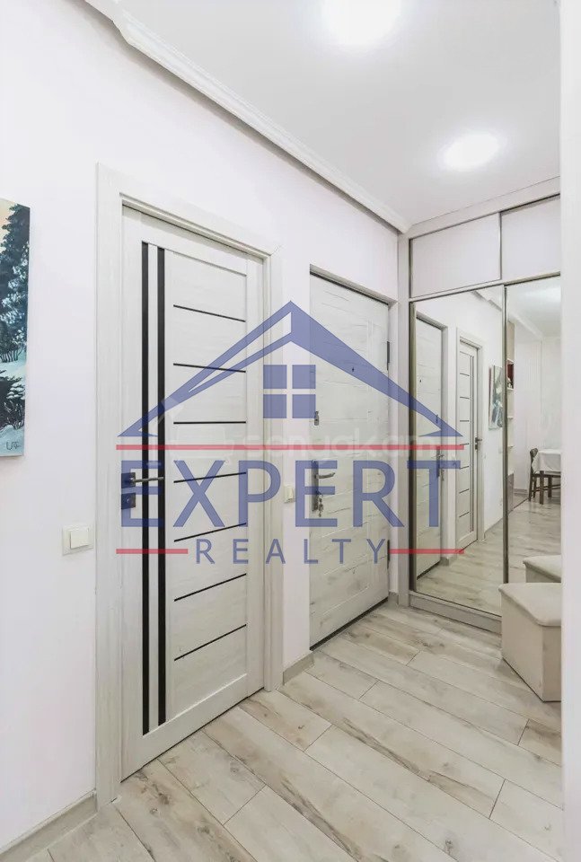 2 Սենյականոց Բնակարան Քարե Շենքում, 44քմ, 5/5 հարկ, Կապիտալ Վերանորոգված